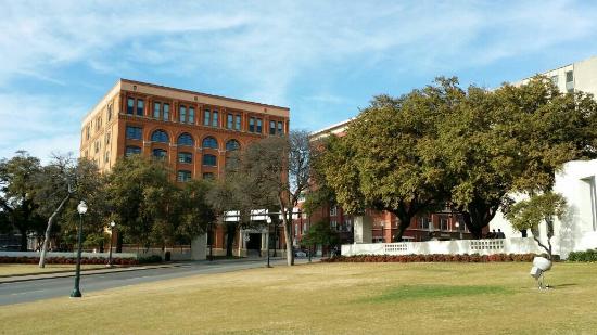 Museo del Sexto Piso en la Plaza Dealey